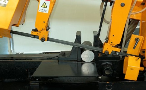 三都数控带锯床自动送料精度会出现偏差吗？